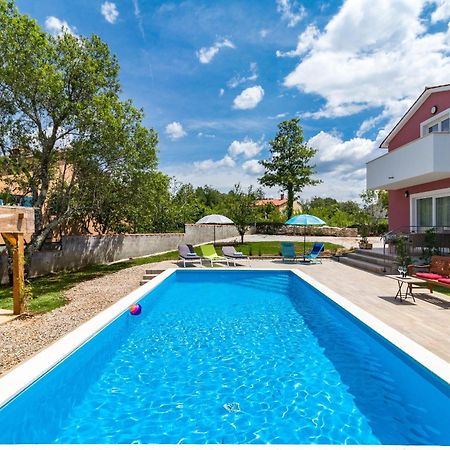 Villa May Tinjan Buitenkant foto