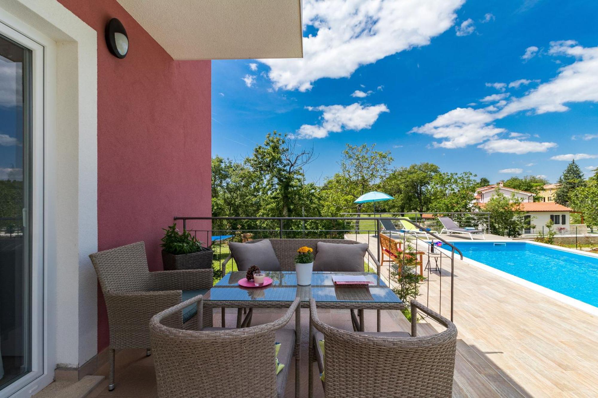 Villa May Tinjan Buitenkant foto